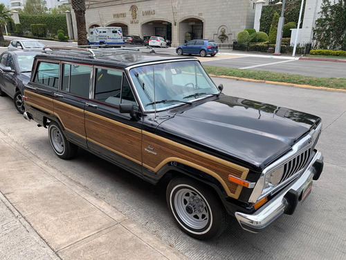 Jeep Grand Wagoneer