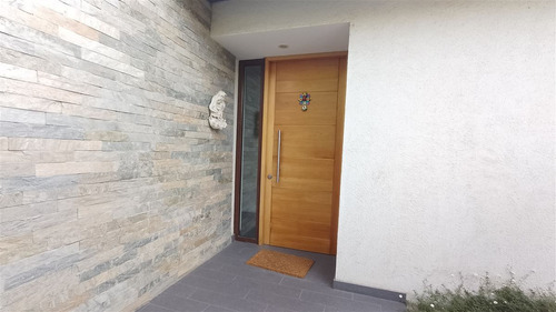 Casa En Venta De 4 Dorm. Latadia/manquehue/sebastian Elcano