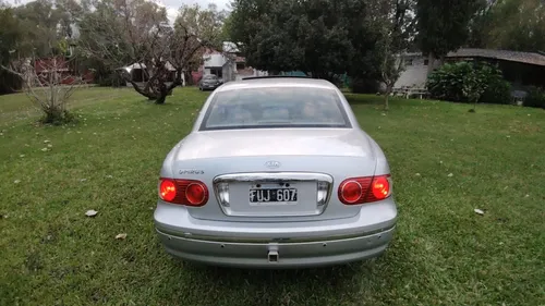 Kia Opirus