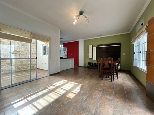 Casa De 4 Ambientes Con Local En Venta - Rafael Castillo