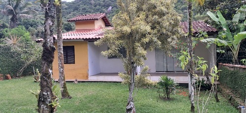 Casa Com 2 Quartos, 2 Banheiros, 2 Vagas Na Garagem