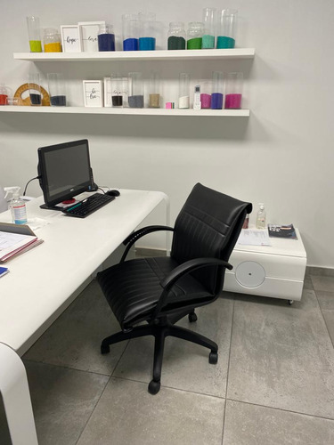 Silla de escritorio de Outlet Malbec bajo gamer ergonómica negra con tapizado de cuero sintético