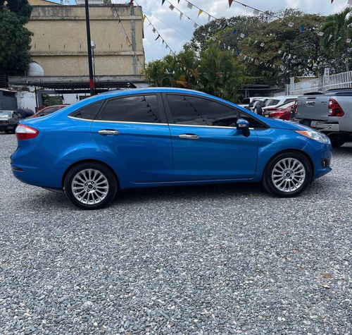 Imagen 2 de 11 de Ford Fiesta Titanium