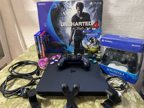 Ps4 Slim (500 Gb) + 2 Joystick + Regalos