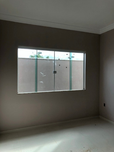 Imagem 7 de 17 de Ótima Casa Linear, De 03 Quartos, Sendo 01 Suíte, Sala Ampla Em Dois Ambientes, 01 Banheiro Social, Cozinha, Área De Serviço, E 02 Vagas De Garagens. - 863 - 69399334