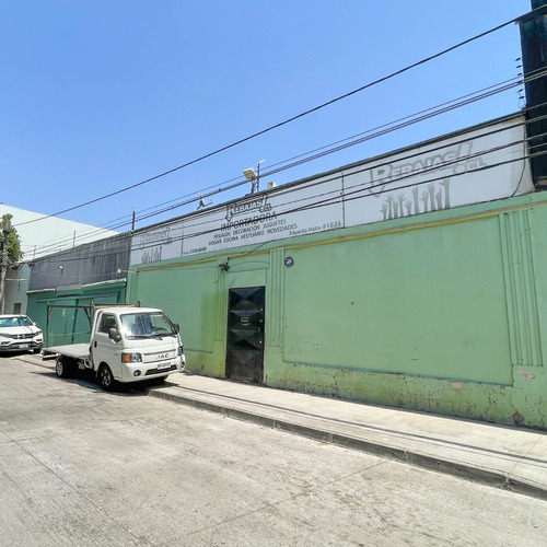 Local Comercial + Galpón + Edifcio + Bodegas + 14 Estacionam