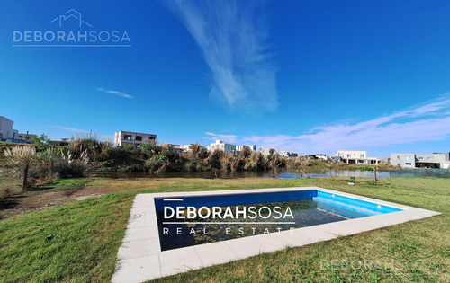Casa En Venta En Barrio-el Canton -al Agua-zona Norte -a La Laguna-escobar