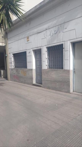 Casa De 2 Dormitorios En Alquiler, Zona Parque Savedra