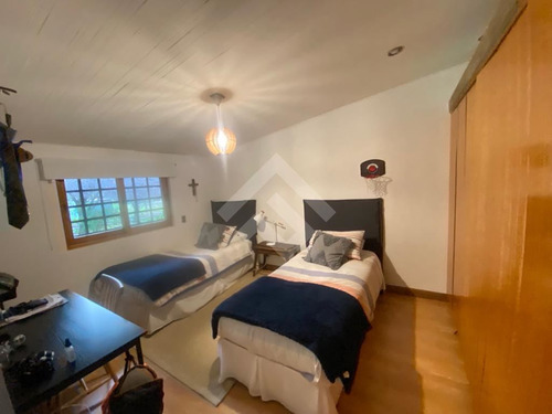 Casa En Venta De 3 Dorm + 2 Estar . En Chicureo Colina