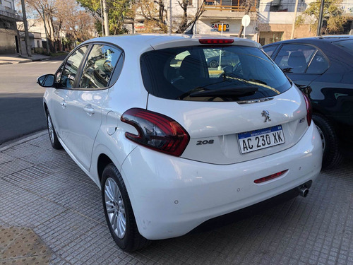 Imagen 6 de 15 de Peugeot 208 2018 1.6 Allure