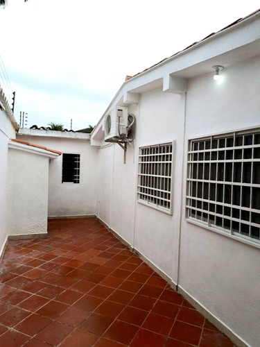 Inmocity Inmobiliaria Vende Casa Urb. La Romana Maracay