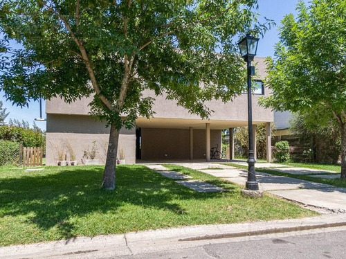 Casa En Venta Y Alquiler Temporal Amoblado De Mayo A Octubre, San Isidro Labrador, Villanueva