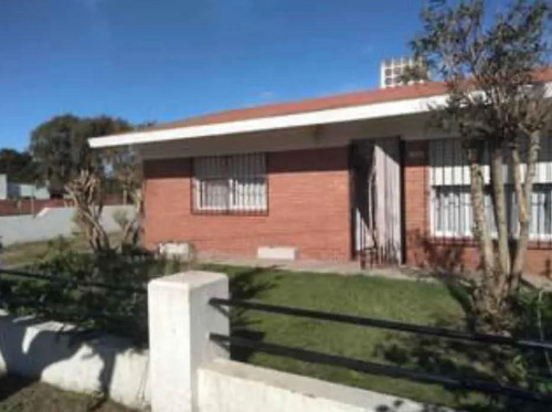 Casa Venta  - 2 Dormitorios 2 Baños - 689mts2 - Mar Del Tuyu