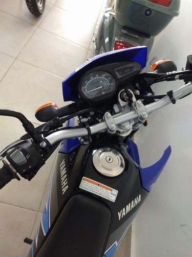 Imagen 13 de 17 de Yamaha Xtz 125 Blanca Y Azul