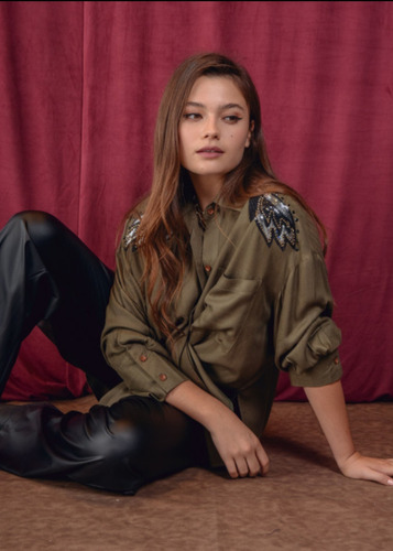 Camisola Oversize Con Apliques En Hombros Excelente Caída