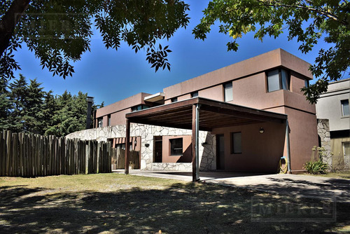 Casa En Venta En Santa María De Los Olivos