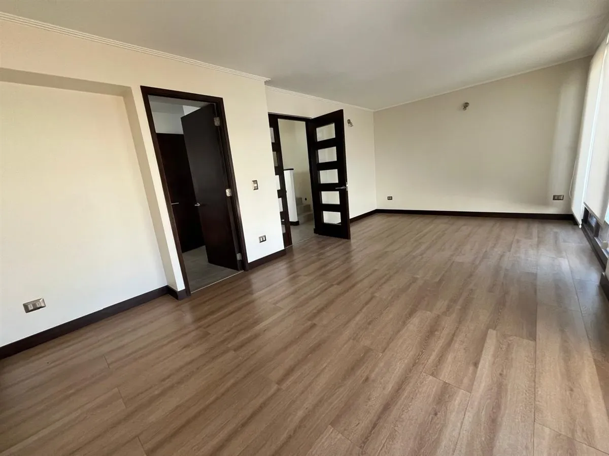Imagen 2 de 16 de Casa En Arriendo De 3 Dorm. En Colina