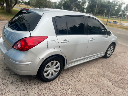 Nissan Tiida 1.8 Visia