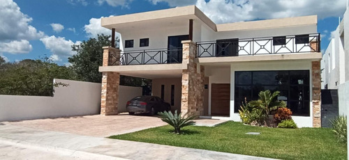 Venta De Casa De 4 Recámaras En Residencial Norte Mérida