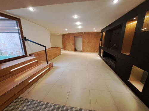 Departamento Tipo Townhouse En Venta De 5 Dorm. En Vitacura