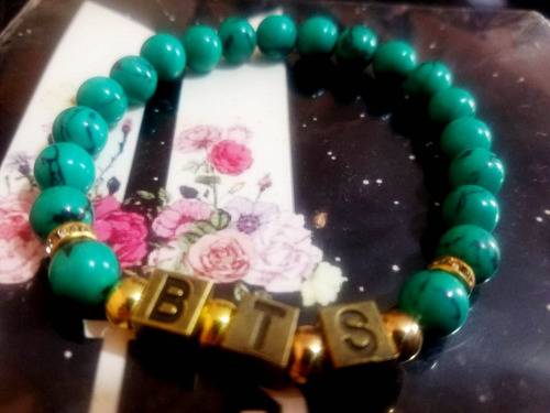 Pulsera Bts Verde Jade Cubitos Bronce Kpop Coreano Bt21