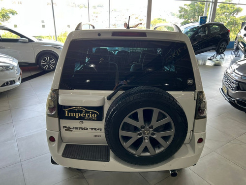 Mitsubishi Pajero TR4 2.0 4x2 Flex Aut. 5p