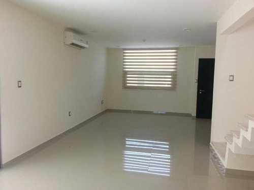 Imagen 2 de 14 de Lomas Residencial, Casa En Renta De 3 Recámaras Y Con Jardín
