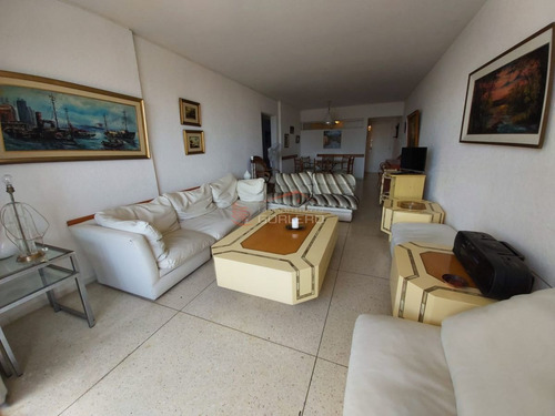 Imagen 8 de 30 de Apartamento En Venta Y Venta En Punta Del Este, Península, Céntrico, Piso Alto Con Muy Linda Vista Despejada
