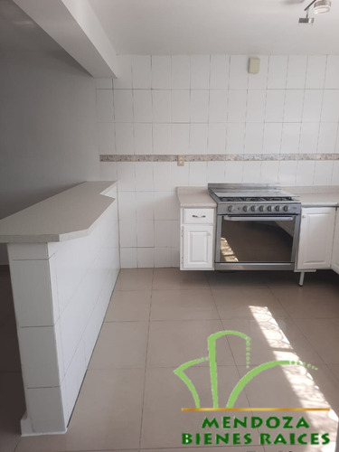 Agradable Casa, Con Acceso Controlado, Muy Amplia, Lista Para Ocuparla