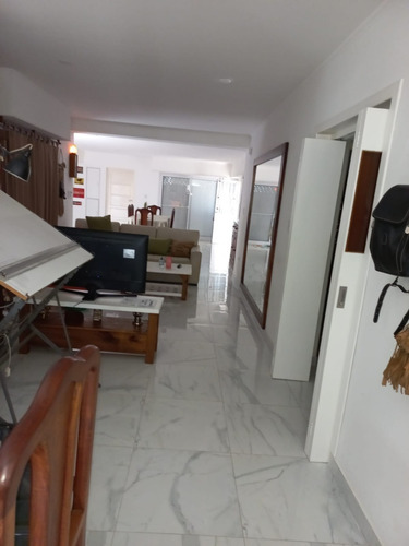 Imagen 3 de 13 de Casa Céntrica En Venta - Lobos