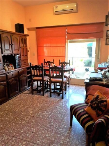 Imagen 2 de 16 de Departamento 2 Ambientes Al Frente Con Balcon