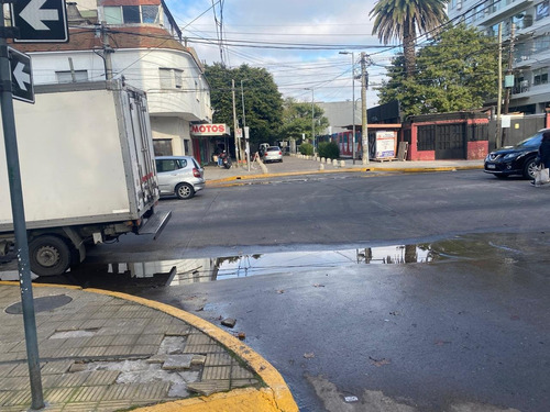 Excelente Local En Esquina Alquiler Aristóbulo Del Valle Y Avellaneda Pancheria /maxi Kiosco