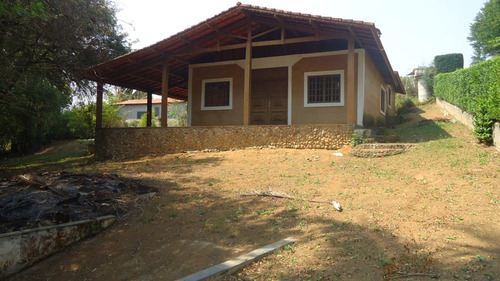 Casa Em Condomínio Com Piscina