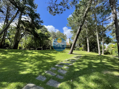 Casa En Pinares, Punta Del Este, Para Alquilar, Parrillero Cerrado, Excelente Terreno
