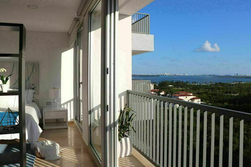Lujoso Departamento En Venta En Zona Hotelera De Cancun