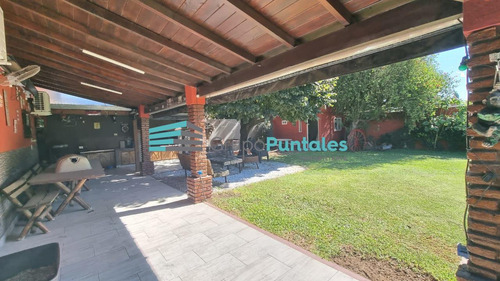 Casaquinta En Barrio La Union, A Mts De El Trebol, Con 3 Dormitorios Y Piscina