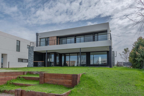 Casa En Venta En Puertos / Escobar
