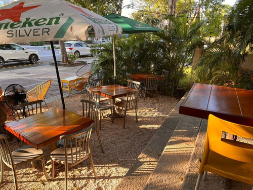 Restaurante En Traspaso Con Ubicacion Privilegiada En Merida Centro (avl-1045)