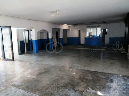 Imagen 3 de 10 de Local Comercial En El Centro De Malodonado, Ideal Para Depósito, Restaurante O Colegio.