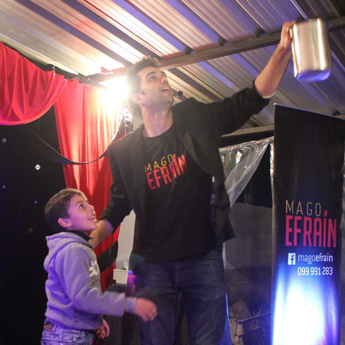Imagen 2 de 10 de Mago Efraín Show De Magia A Medida: Niños, Familias, Adultos