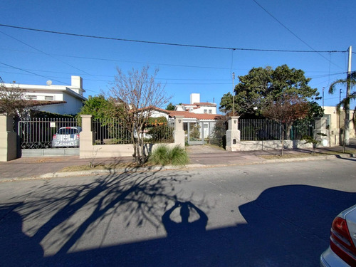 Casa 4 Dormitorios Con Departamento Cerro De Las Rosas Zona Norte