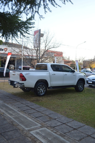 Imagen 14 de 16 de Toyota Hilux Srx At 4x4
