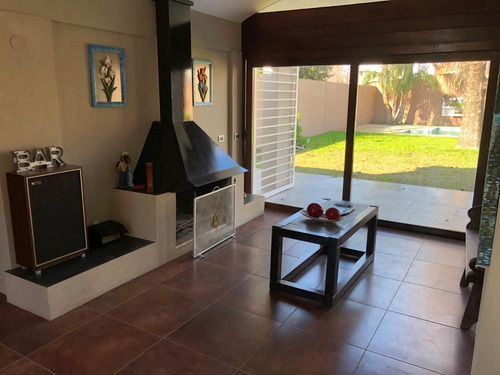 Imagen 9 de 19 de Alquiler Casa 4 Amb Con Parque Y Pileta, Ituzaingo Sur