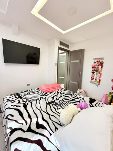 Lujoso Town House/ C.r Costanera Village, Nueva Barcelona