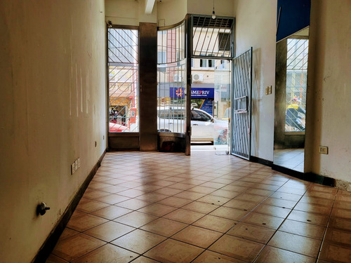 Local A La Calle. Bolivar 400. Oportunidad!