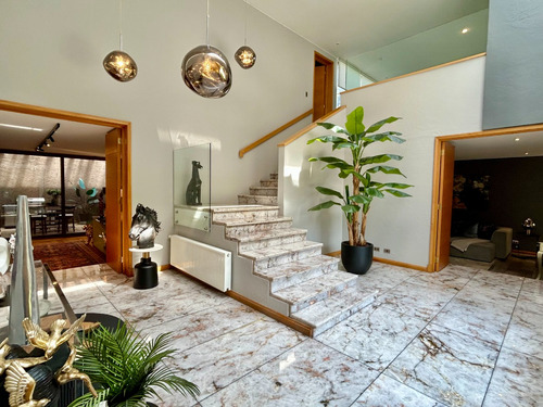 Amoblada / Exclusiva Casa De 6 Dormitorios En Condominio