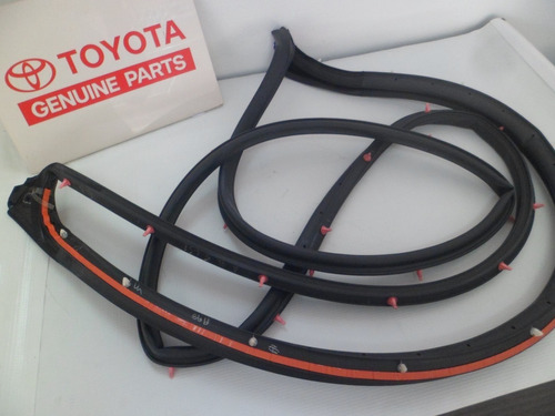 Goma De Puerta Delantera Izq Fortuner/hilux 09-15 Original