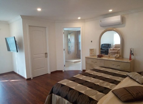 Imagen 2 de 13 de Casa En Venta De 8 Dormitorios En Montevideo