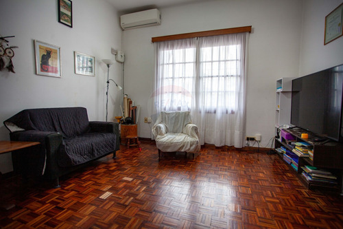 Imagen 25 de 30 de Casa 4 Dorm. Venta Malvin Barbacoa Cerrada Fondo