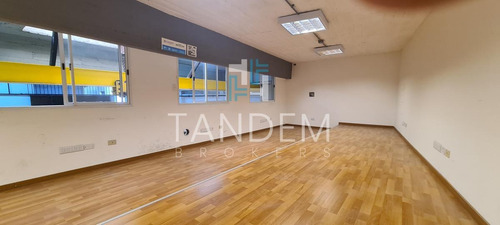 Imagen 5 de 7 de Excelente Galpón Con Muy Buenas Oficinas En Alquiler
